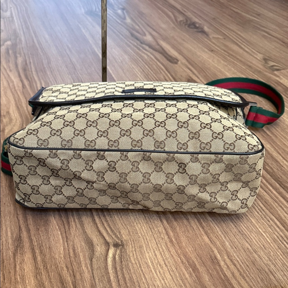 A512- Gucci crossbody bag - Picture 10 of 16